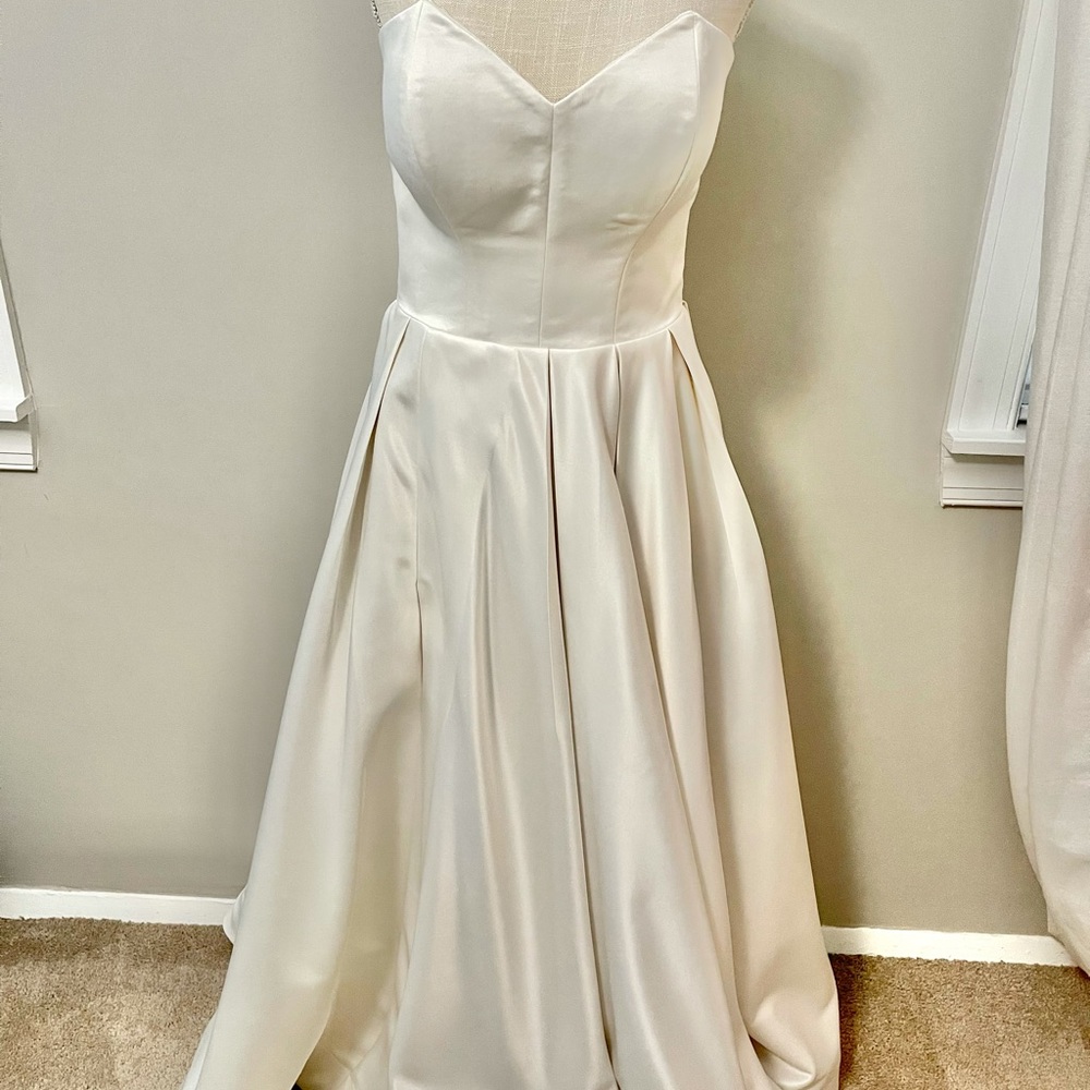 Lia Stublla Ivory White Strapless Wedding Gown
